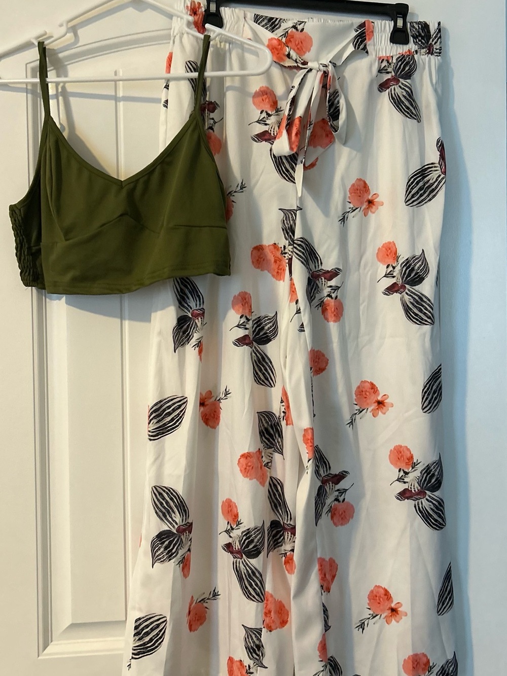 SHEIN White pants with Coral and Black Floral Motif
